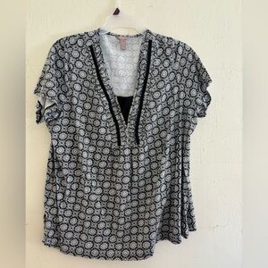White Stag women’s blouse V neck short sleeve black and white pattern Size 2X